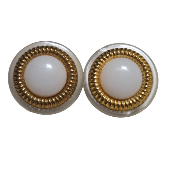 Vintage Acrylic Marbled White Round Post Earrings - Picture 1 of 2